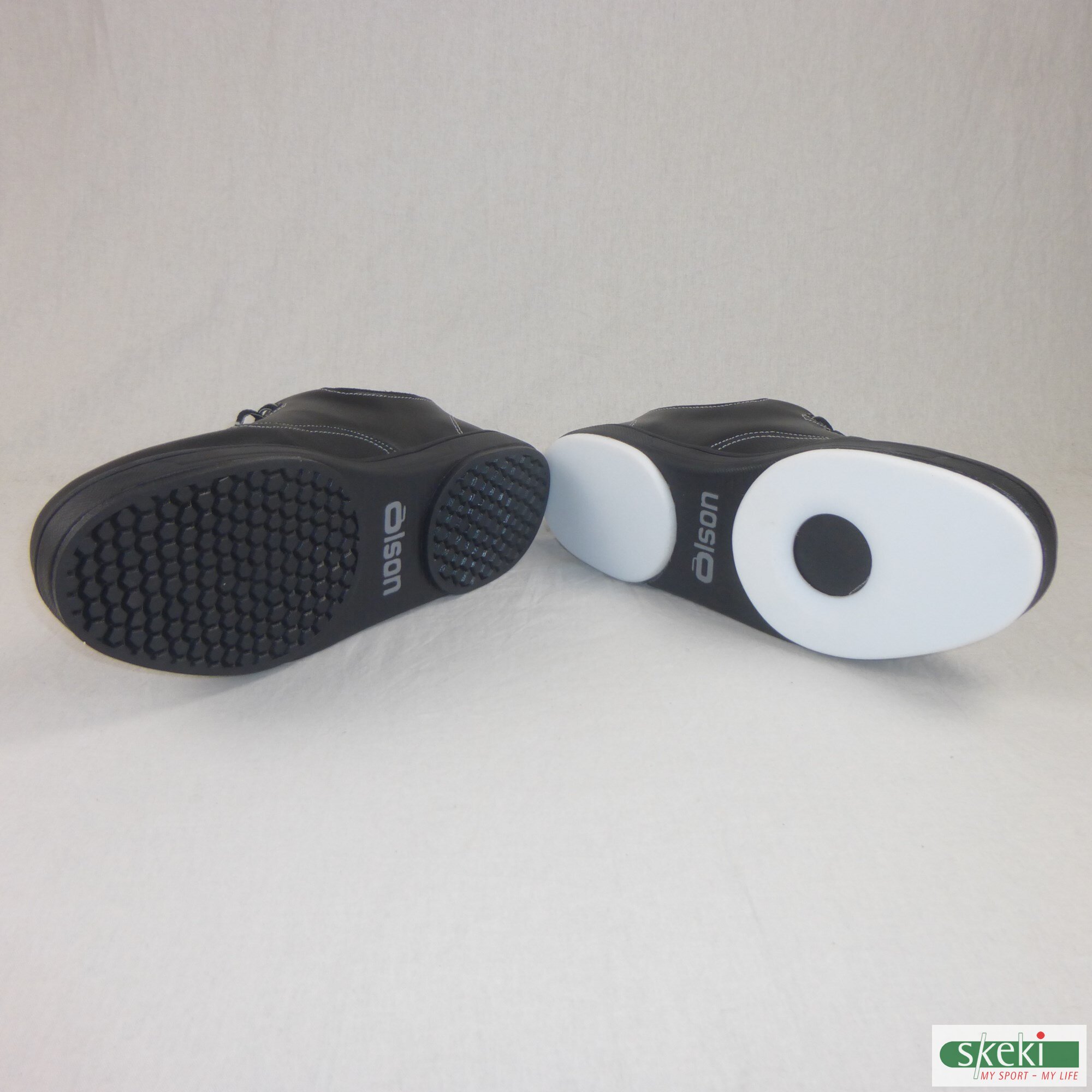 Olson curling shoe Crosskick with split poly slider