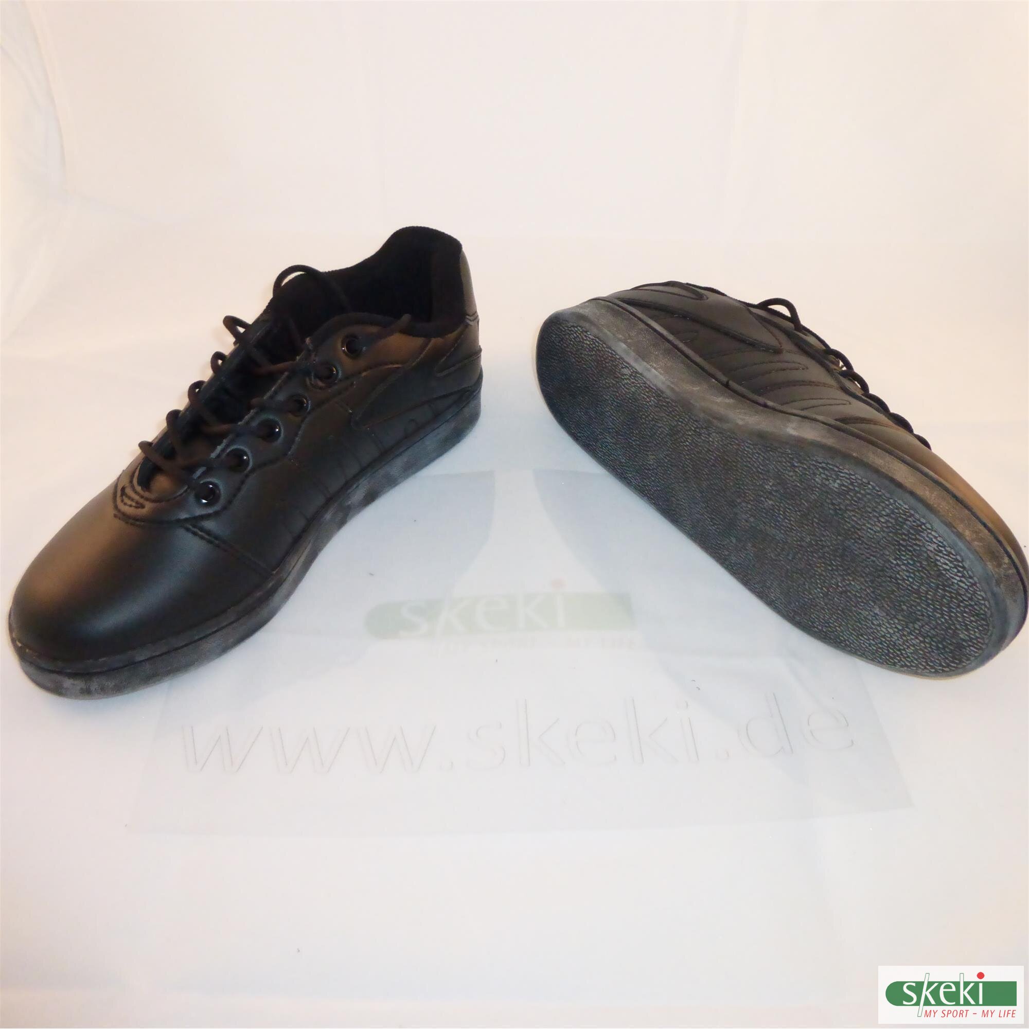 Curling Shoe with two Gripper skeki.de